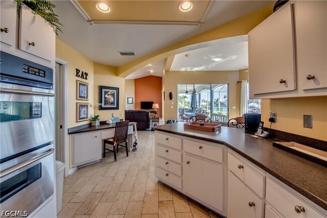 Building Photo - 2720 SW 51st St