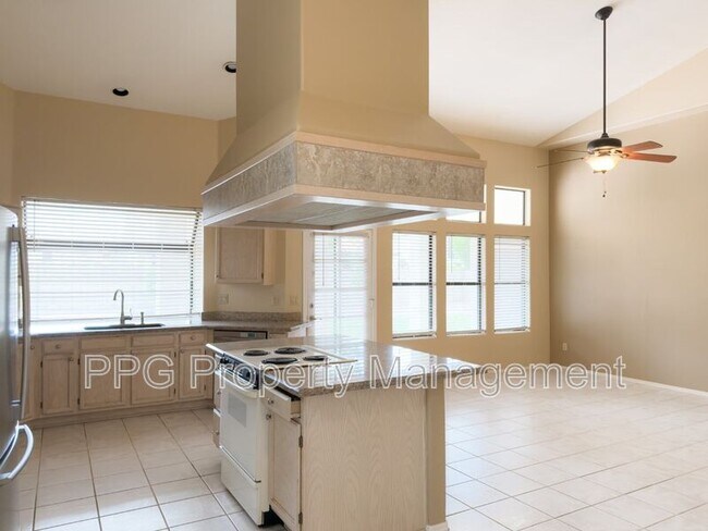 Building Photo - 5517 W Aster Dr