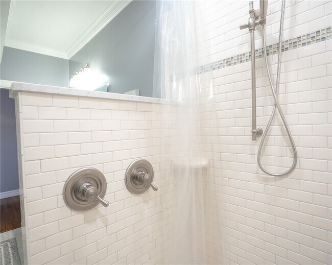 Building Photo - 90 E Market St