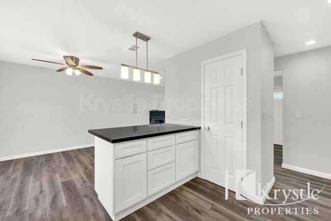 Building Photo - 160 Chapman Ct