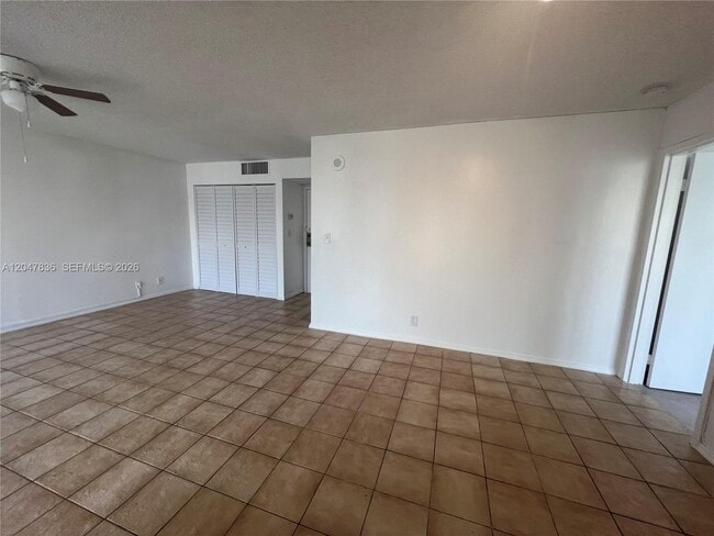 Building Photo - 17011 N Bay Rd