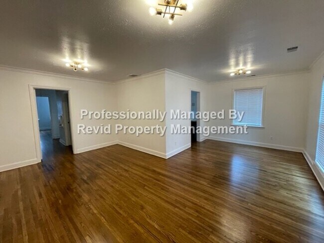 Building Photo - Beautiful 2 Bed 1 Bath near U of M!