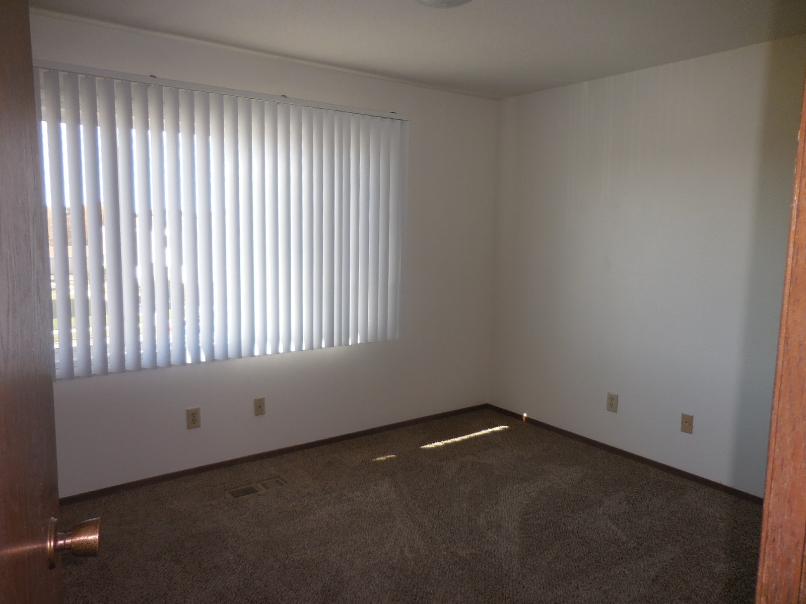 Building Photo - 1718 14th Ave W