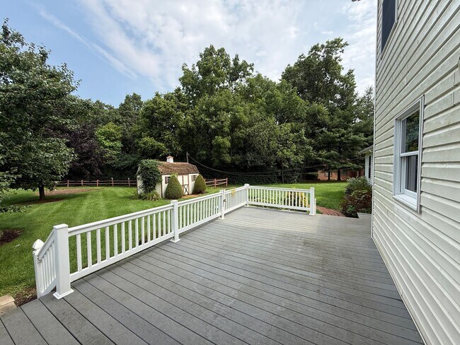 Building Photo - 1695 Louser Rd