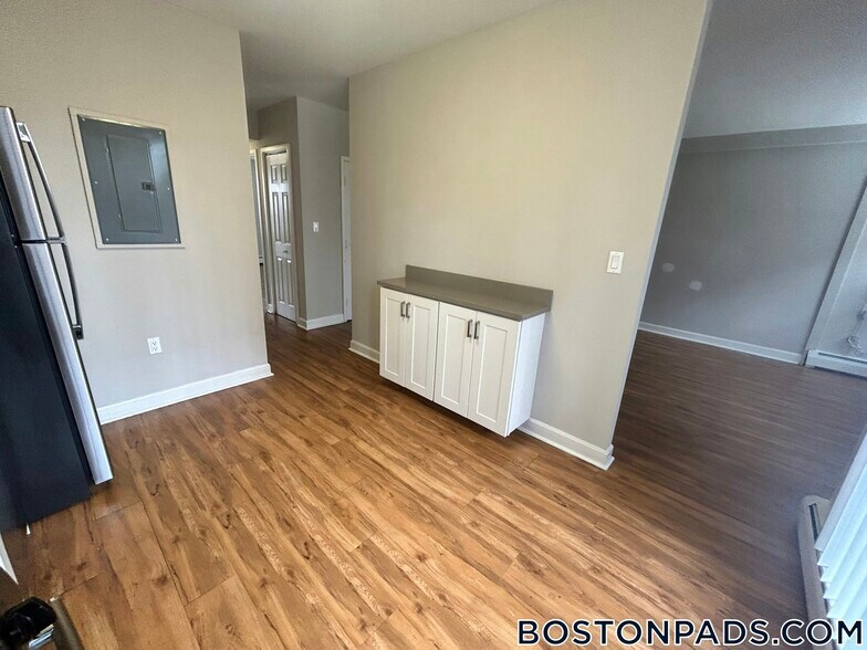 Building Photo - 1 Bronsdon St