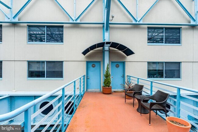 Building Photo - 7 N Christopher Columbus Blvd