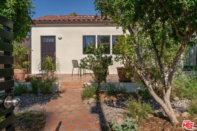 Building Photo - 630 N Alta Vista Blvd