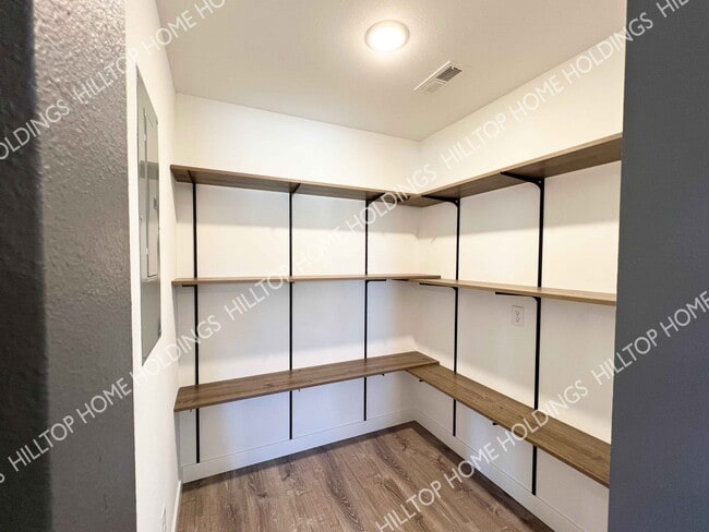 Building Photo - 61 Hilltop Rd