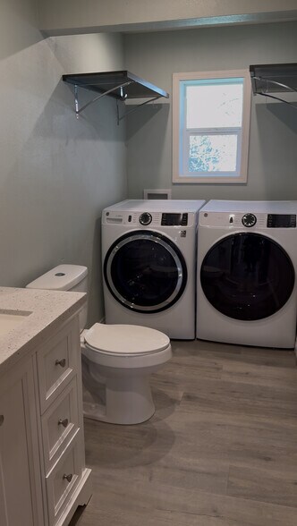 Building Photo - 11105 E 8th Ave