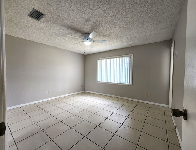 Building Photo - Spacious Single-Story Home; Private Fenced...