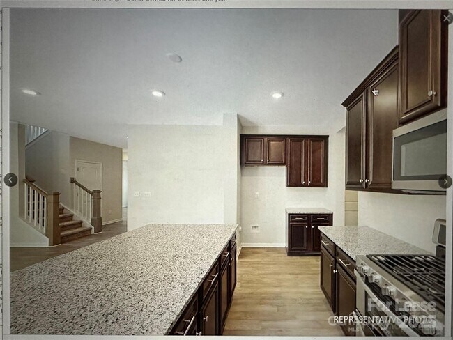 Building Photo - 5021 Kinsbridge Dr