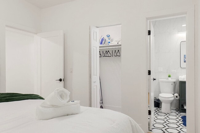 Building Photo - 618 W Patterson Ave