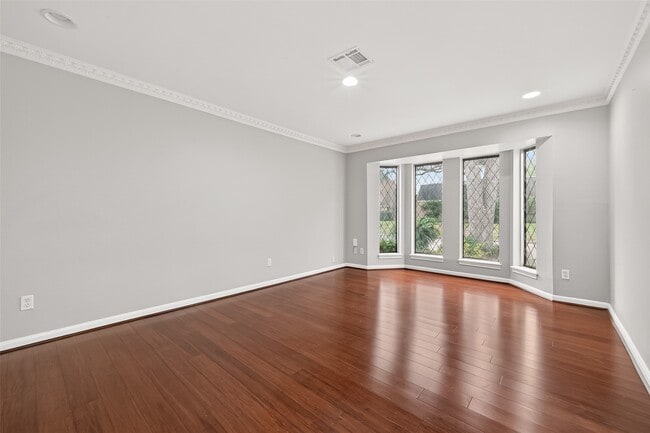 Building Photo - 707 Montclair Blvd