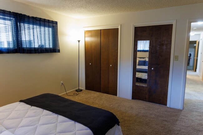 Building Photo - 2750 Greenbriar Dr