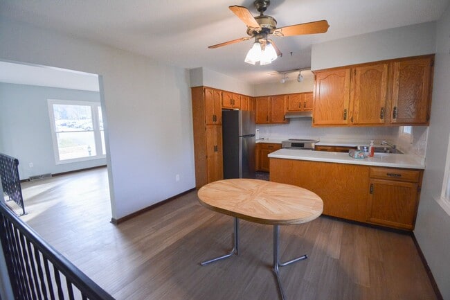 Building Photo - 3-Bedroom Home for Rent Near Broadway North