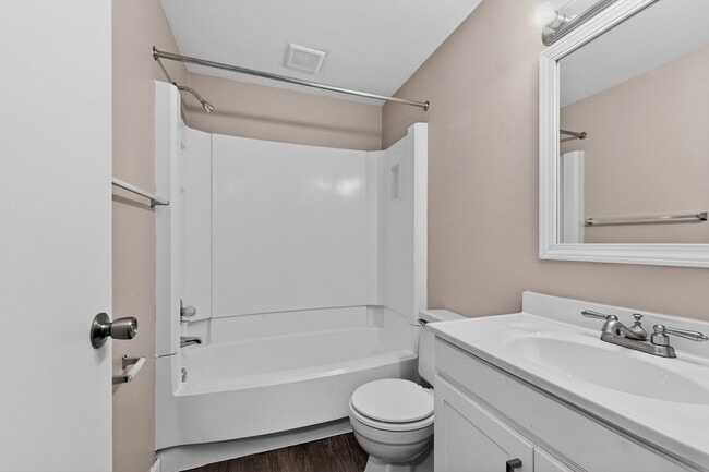 Building Photo - 5926 Walnut Cir Dr