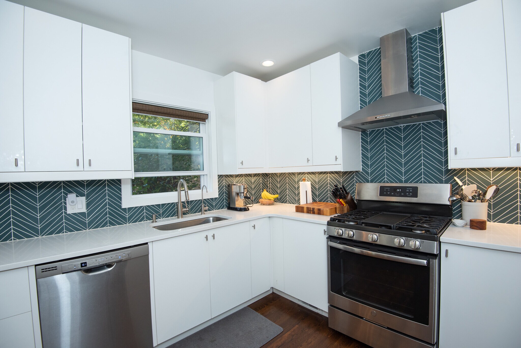 Building Photo - 1096 Oakfield Dr SE