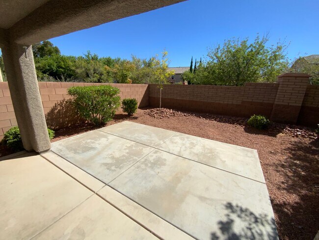 Building Photo - NW 3 BEDROOM WITH A LOFT, CLOSE TO COMMUNITY PLAYGROUND