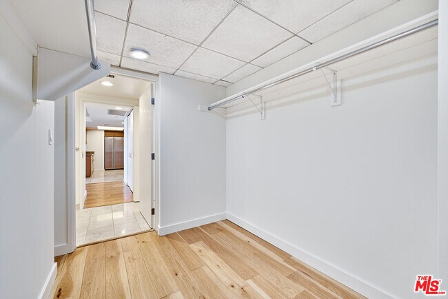 Building Photo - 13700 Marina Pointe Dr