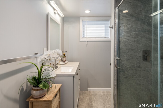 Building Photo - 191 Hobart Ave