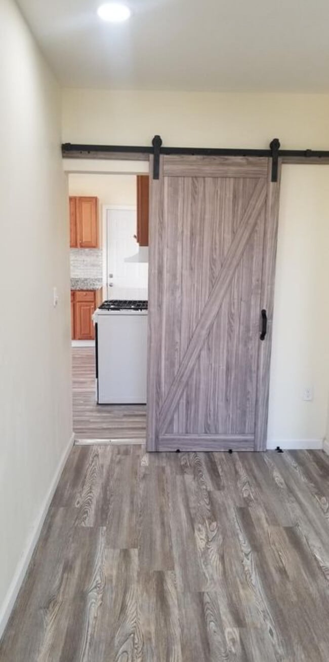 Building Photo - 94 Carlisle St