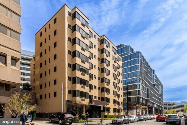 Building Photo - 2141 I St NW