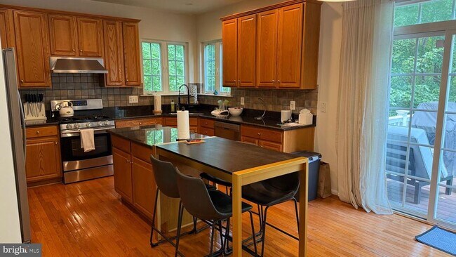 Building Photo - 7567 Lindberg Dr