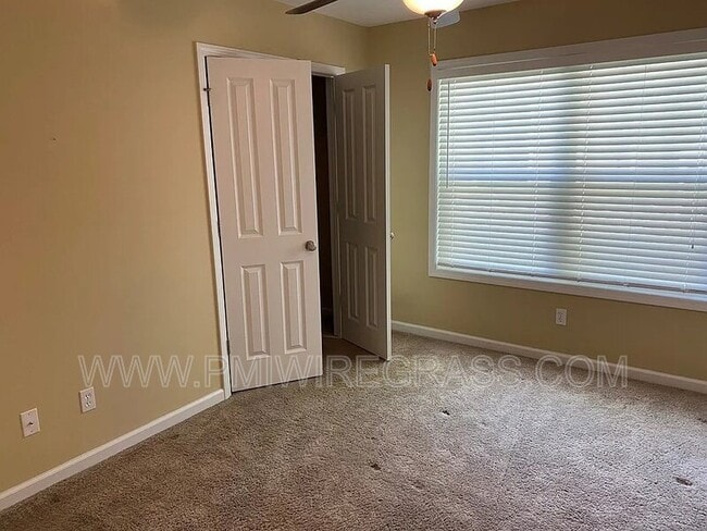 Building Photo - 214 Winterberry Way