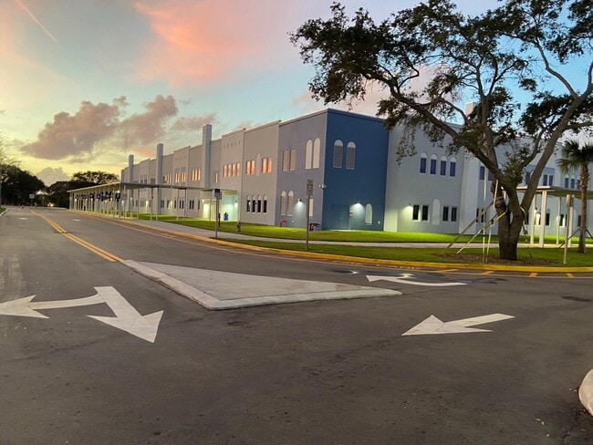 Building Photo - 1300 SW 13th St