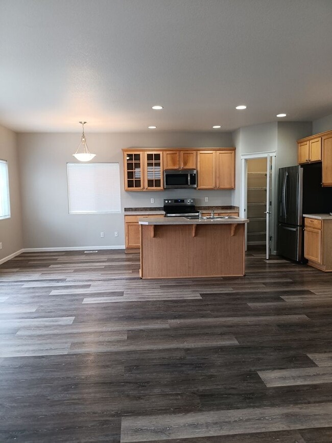 Building Photo - Recently Remodeled House is Now Avialable!