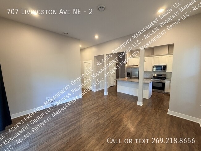 Building Photo - 707 Livingston Ave NE