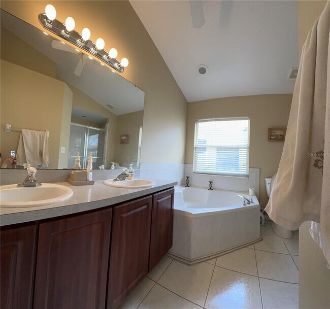 Building Photo - 10903 Rushwood Way