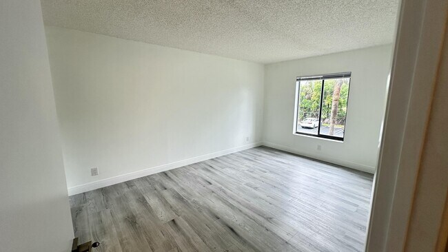 Building Photo - 1111 Green Pine Blvd