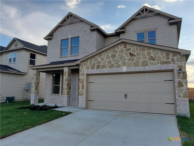 Building Photo - 4005 Woodside Dr