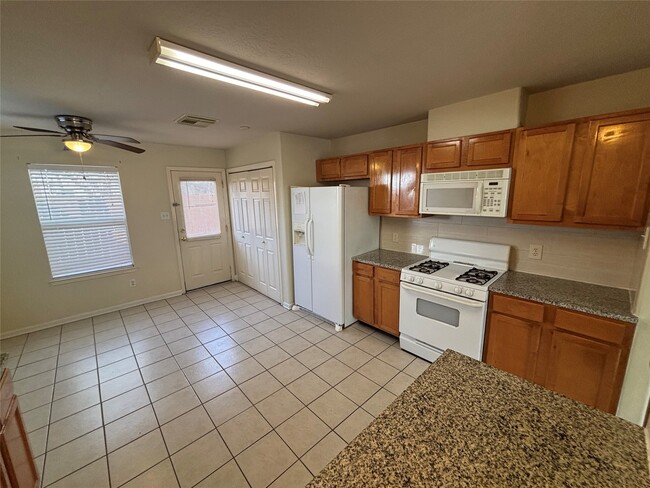 Building Photo - 6302 Ballina Meadows Ct