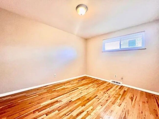Building Photo - Duplex Unit Now Available!