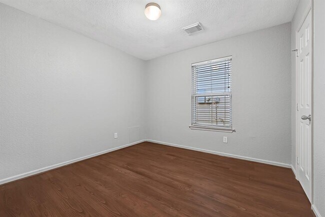 Building Photo - 702 Heatherton Hill Ln