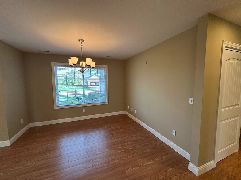 Building Photo - 4500 Weybridge Dr