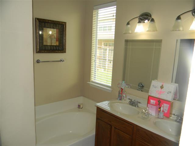 Building Photo - 1716 Kittyhawk Dr