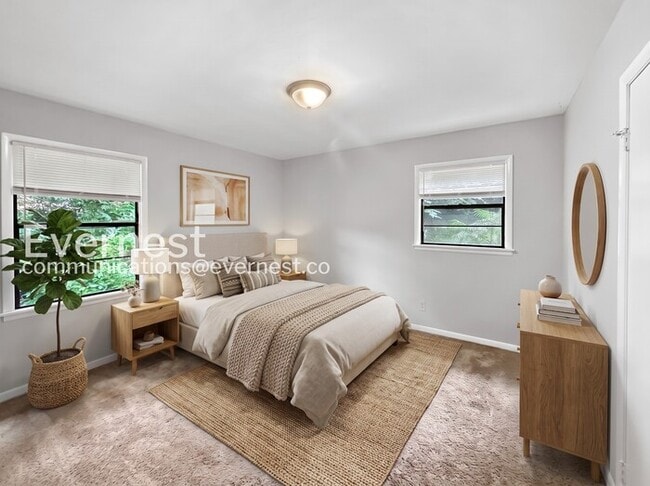 Building Photo - 3 Bed/1 Bath Home with Off-Street Parking / Pet-Friendly / Vouchers Accepted / Coming Soon!