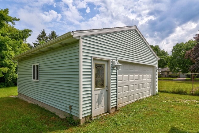 Building Photo - You won't want to miss this home