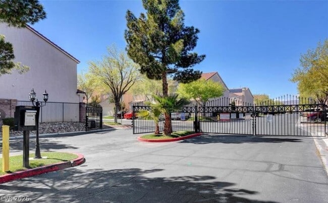 Building Photo - 5555 Leaning Oak Ave
