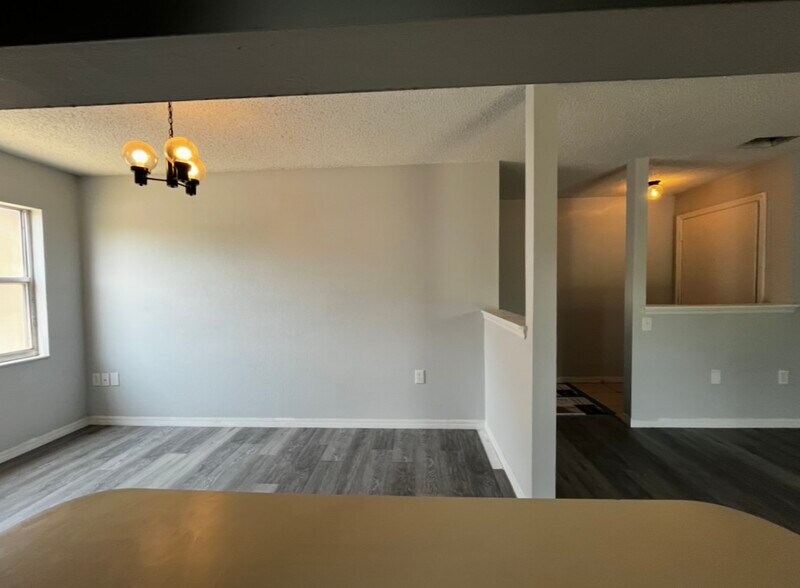 Building Photo - 290 Spring Dr