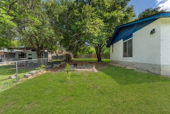 Building Photo - 2526 Town Briar St