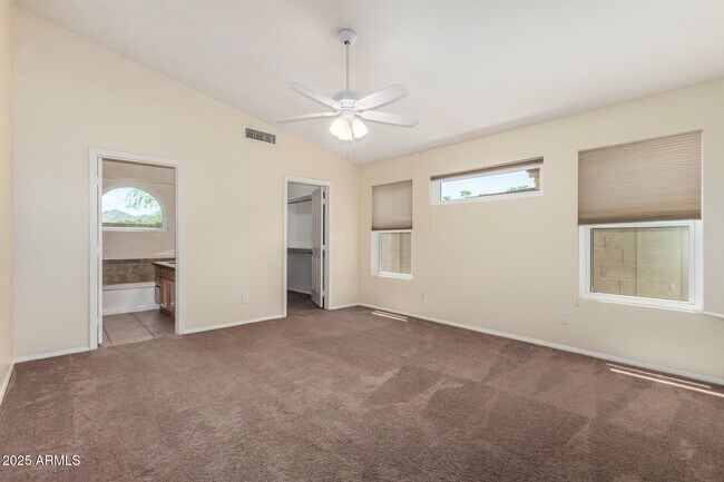 Building Photo - 10185 S Santa Fe Ln