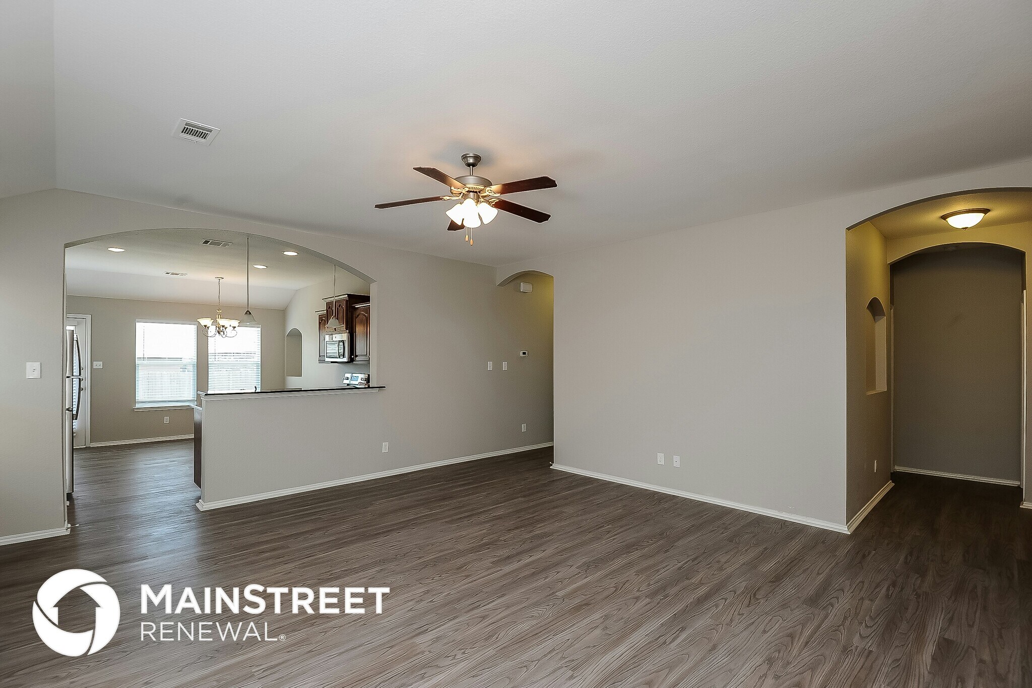 Building Photo - 421 Crescent Creek Ln