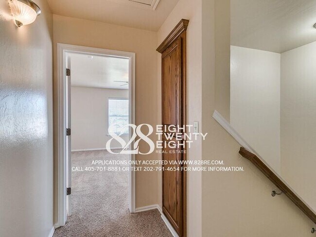 Building Photo - Spacious 2 Bed/1.5 Bath Norman Townhome Du...