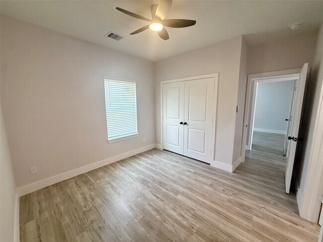 Building Photo - 9508 Quaker Ct