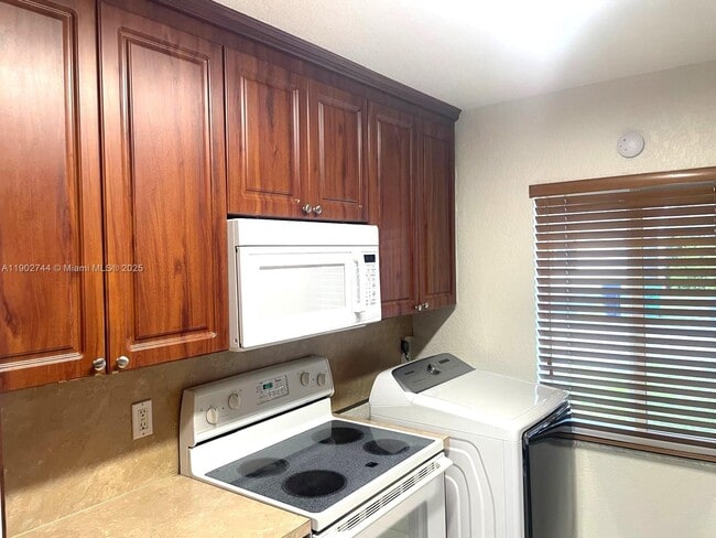 Building Photo - 14056 SW 51st Ln