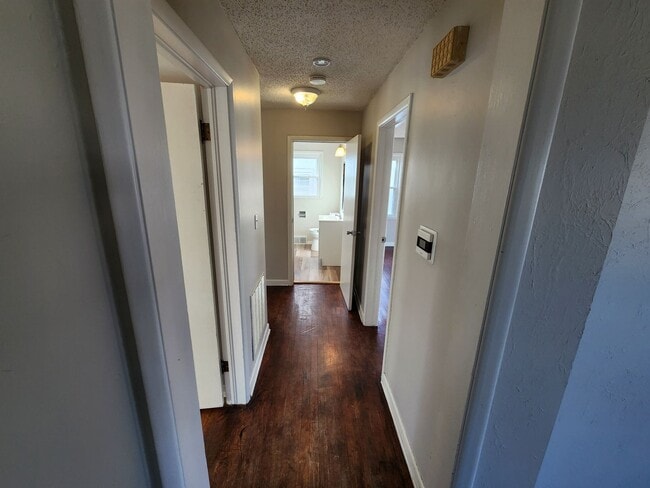 Building Photo - Spacious 3-Bedroom, 2-Bathroom Home AVAILABLE NOW!!